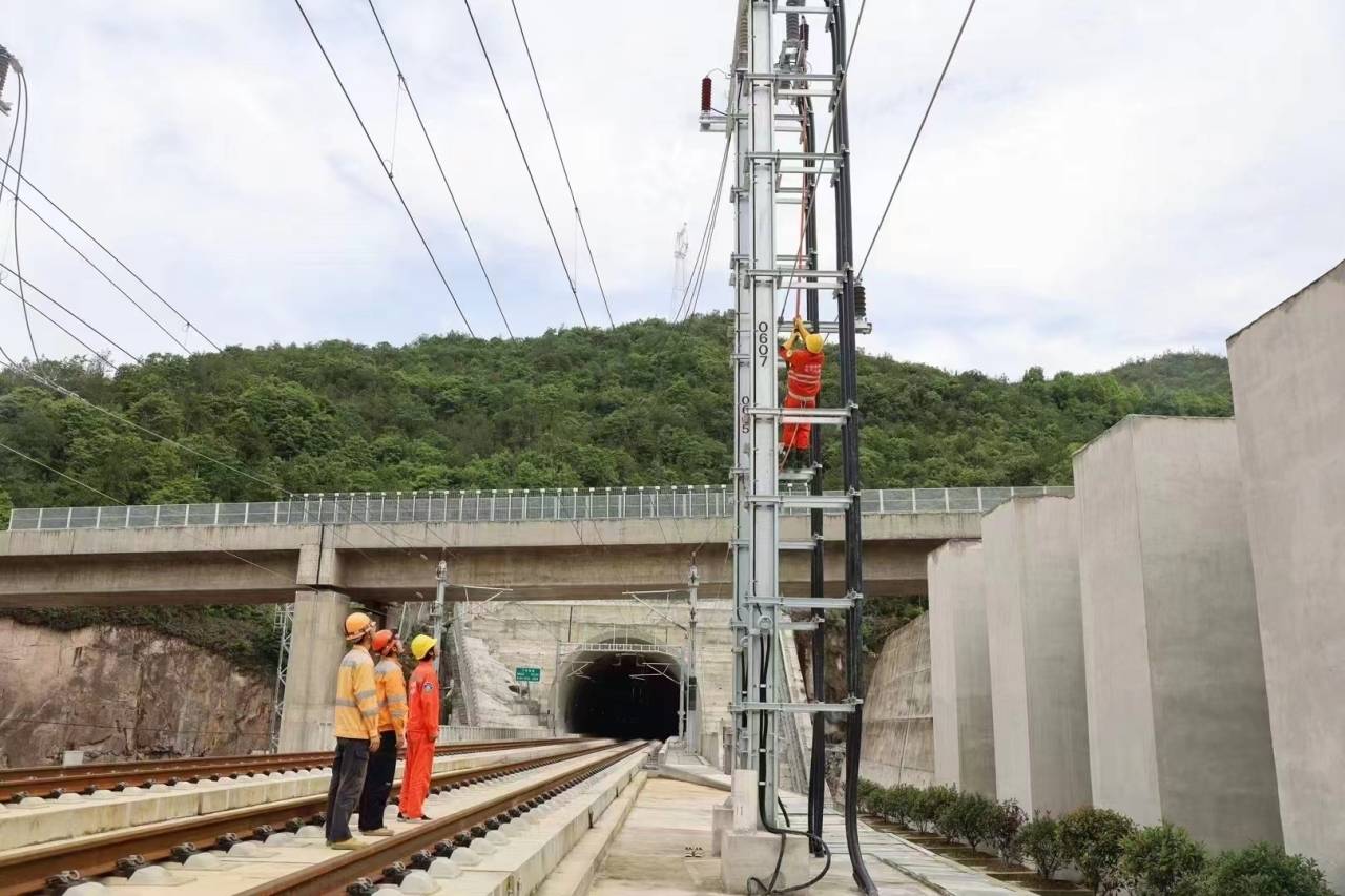杭温高铁全线电通，预计8月底具备开通条件